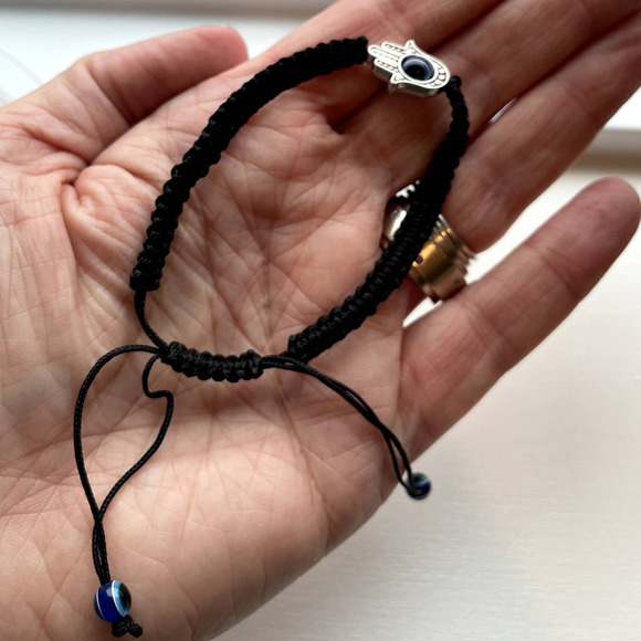 Easy Adjustable Black and Hamsa Bracelet - Picture 5 of 6